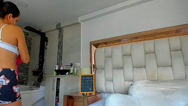 emilyparkerr01 online show from September 23, 2025, 11:57 am