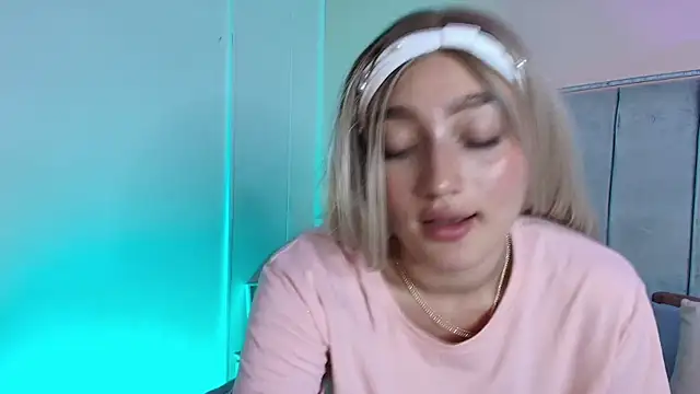 Snapshot of Giaa_Ross chatting on January 9, 2025, 2:51 pm Giaa Ross online show from January 9, 2025, 2:51 pm