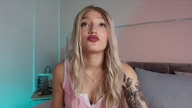 Snapshot of Giaa_Ross chatting on January 20, 2025, 2:46 pm Giaa Ross online show from January 20, 2025, 2:46 pm