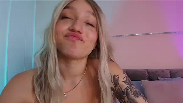 Snapshot of Giaa_Ross chatting on January 22, 2025, 5:49 pm Giaa Ross online show from January 22, 2025, 5:49 pm