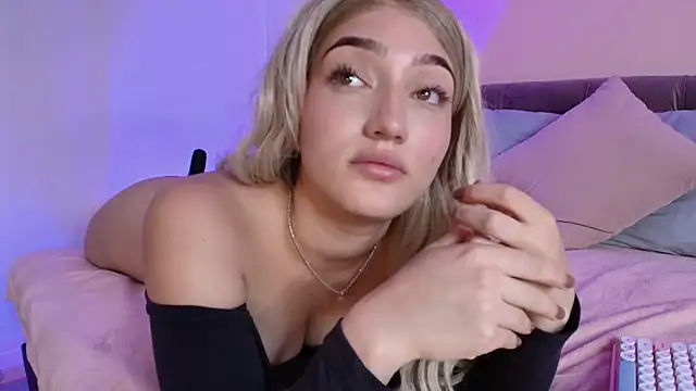Snapshot of Giaa_Ross chatting on January 30, 2025, 6:00 pm Giaa Ross online show from January 30, 2025, 6:00 pm