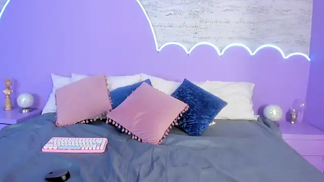 Giaa Ross online show from December 3, 2025, 7:45 pm