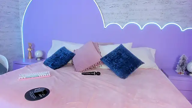 Giaa Ross online show from December 18, 2025, 7:42 pm