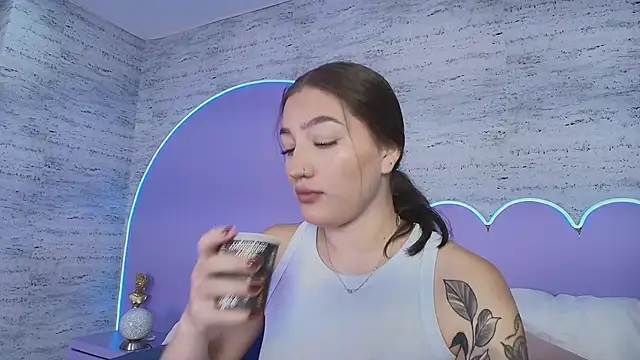 Giaa Ross online show from April 4, 2026, 9:07 am