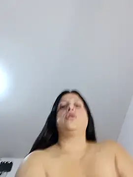 whitegirl0122 online show from November 13, 2025, 7:35 pm