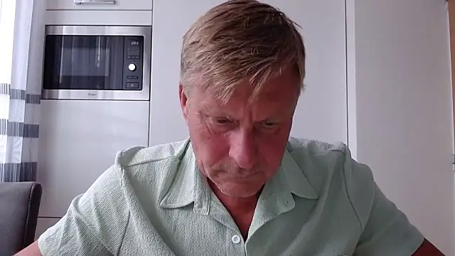 johnnym1 online show from September 25, 2025, 10:41 am