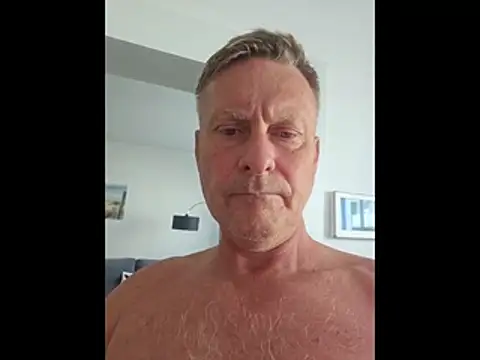 johnnym1 online show from July 25, 2026, 6:33 am