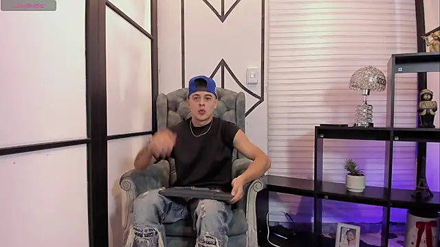 Snapshot of JuniorMorris_ chatting on October 9, 2025, 9:24 pm JuniorMorris online show from October 9, 2025, 9:24 pm