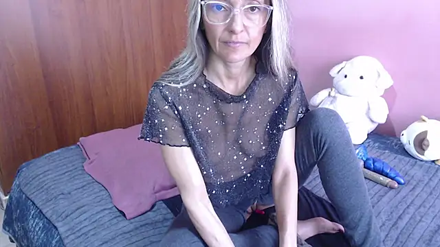 Susanlover online show from February 7, 2026, 2:32 pm