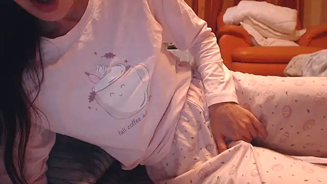 Snapshot of LovelyAndraGirl chatting on October 29, 2025, 9:16 pm LovelyAndraGirl online show from October 29, 2025, 9:16 pm