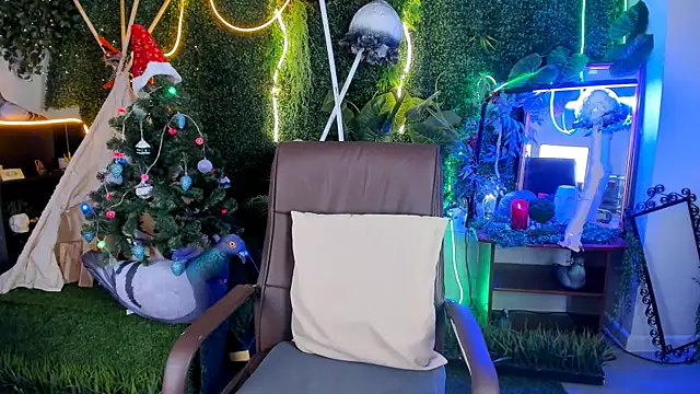 MayaSinabon online show from December 31, 2024, 12:15 pm