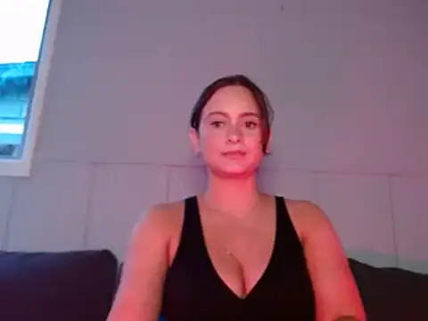 Snapshot of Sophie_Raegan chatting on March 12, 2025, 2:01 pm Sophie Raegan online show from March 12, 2025, 2:01 pm