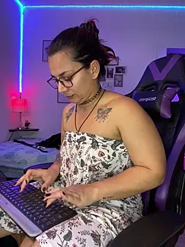 Snapshot of Amarantha_666 chatting on December 13, 2024, 7:10 pm Amarantha 666 online show from December 13, 2024, 7:10 pm