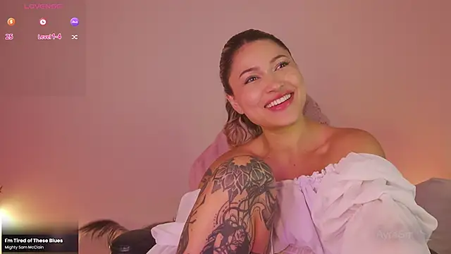 Snapshot of AyraSmith_ chatting on February 16, 2025, 3:26 am AyraSmith online show from February 16, 2025, 3:26 am