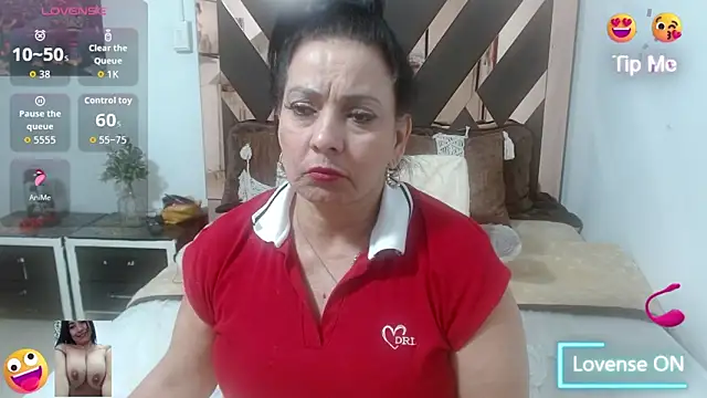 lindaesmeralda online show from October 5, 2025, 11:57 pm