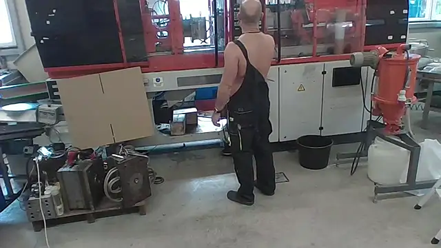 Snapshot of Boomerhun chatting on October 17, 2025, 11:57 am Boomerhun online show from October 17, 2025, 11:57 am