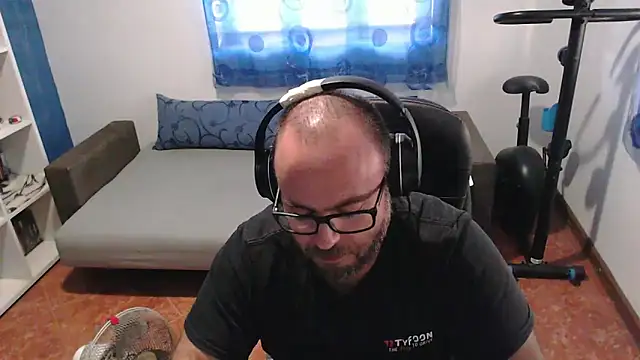 ravingr4d4 online show from September 28, 2025, 2:22 pm