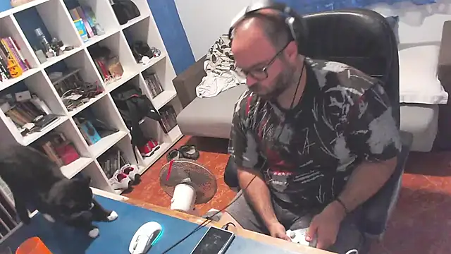 ravingr4d4 online show from October 6, 2025, 9:34 pm