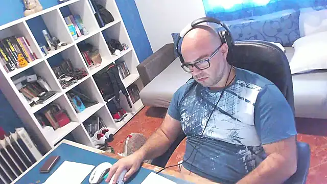 ravingr4d4 online show from October 8, 2025, 9:51 am