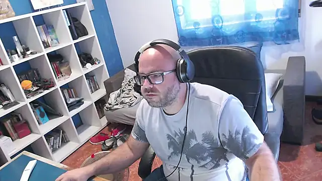 ravingr4d4 online show from October 16, 2025, 1:01 pm