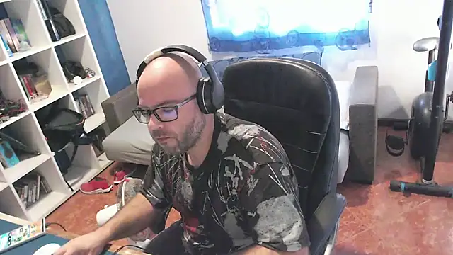 ravingr4d4 online show from October 17, 2025, 8:17 am