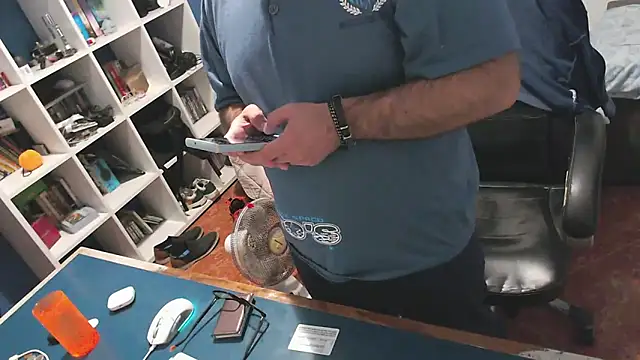 ravingr4d4 online show from November 8, 2025, 12:33 am