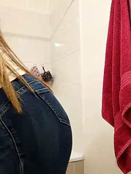 Daniela77771 online show from April 28, 2026, 12:42 am