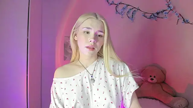 Alisa Black Star online show from March 18, 2026, 4:43 pm