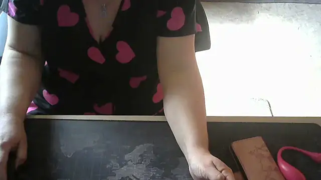 Snapshot of Silvia2277 chatting on February 24, 2025, 12:05 pm Silvia2277 online show from February 24, 2025, 12:05 pm