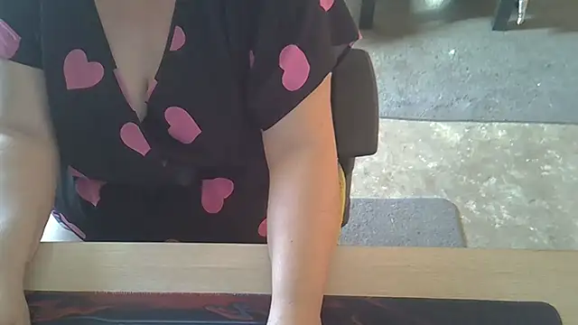 Snapshot of Silvia2277 chatting on November 1, 2025, 9:44 am Silvia2277 online show from November 1, 2025, 9:44 am