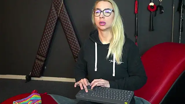 Snapshot of CelineConner chatting on February 7, 2025, 5:10 am CelineConner online show from February 7, 2025, 5:10 am