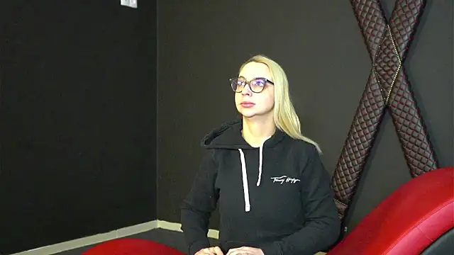 Snapshot of CelineConner chatting on February 20, 2025, 5:12 am CelineConner online show from February 20, 2025, 5:12 am