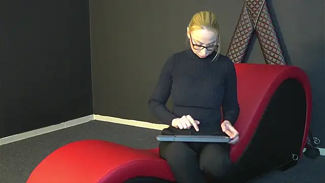 Snapshot of CelineConner chatting on March 10, 2025, 5:11 am CelineConner online show from March 10, 2025, 5:11 am