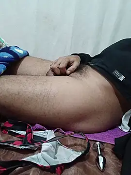 Snapshot of Mimo1402 chatting on February 5, 2026, 11:42 pm Mimo1402 online show from February 5, 2026, 11:42 pm