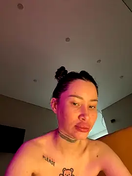 Snapshot of Yunasi chatting on November 14, 2025, 2:27 pm Yunasi online show from November 14, 2025, 2:27 pm