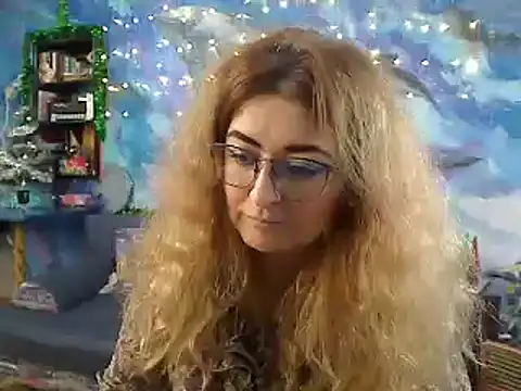 Snapshot of Helen1974 chatting on December 24, 2024, 9:00 pm Helen1974 online show from December 24, 2024, 9:00 pm