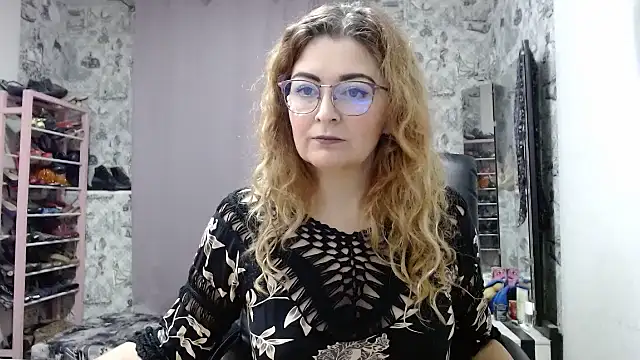 Snapshot of Helen1974 chatting on January 9, 2025, 8:01 pm Helen1974 online show from January 9, 2025, 8:01 pm