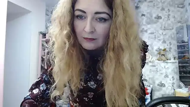 Snapshot of Helen1974 chatting on January 14, 2025, 7:48 am Helen1974 online show from January 14, 2025, 7:48 am