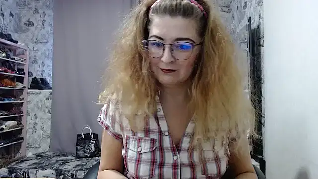 Snapshot of Helen1974 chatting on January 28, 2025, 1:05 pm Helen1974 online show from January 28, 2025, 1:05 pm