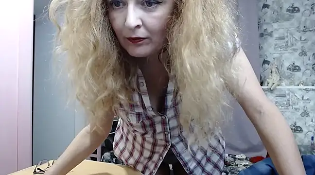 Snapshot of Helen1974 chatting on January 28, 2025, 10:12 pm Helen1974 online show from January 28, 2025, 10:12 pm
