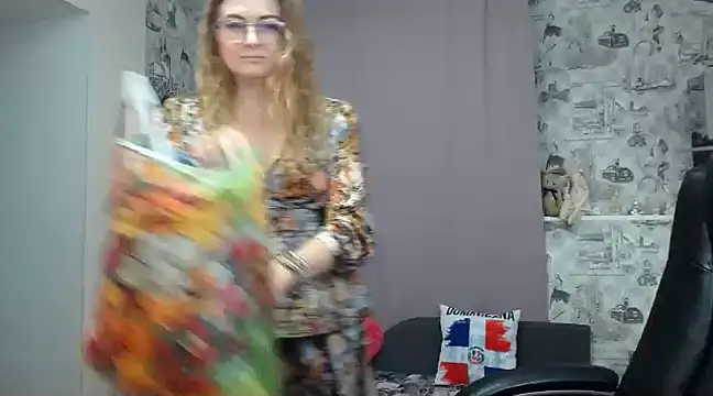 Snapshot of Helen1974 chatting on February 5, 2025, 3:52 pm Helen1974 online show from February 5, 2025, 3:52 pm