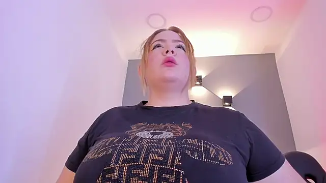 sophiarossee  online show from January 7, 2025, 1:14 pm