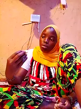 cute naimah online show from November 14, 2025, 2:05 pm