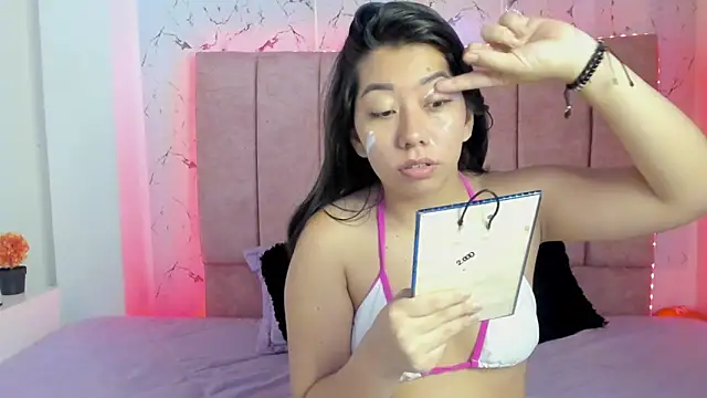 sexylaurita online show from October 23, 2025, 1:32 pm