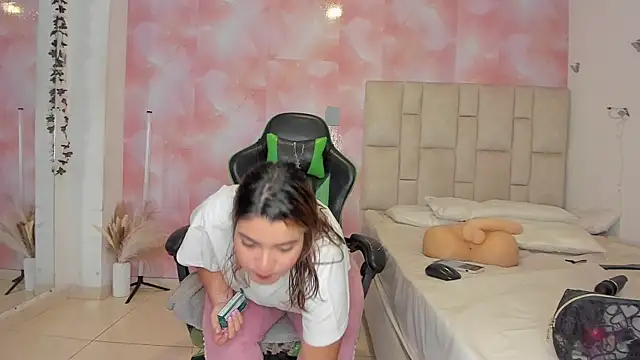 emily lean  online show from October 25, 2025, 12:51 am