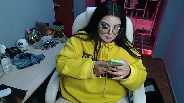 Snapshot of juliette_rd chatting on December 4, 2024, 11:19 am juliette rd online show from December 4, 2024, 11:19 am