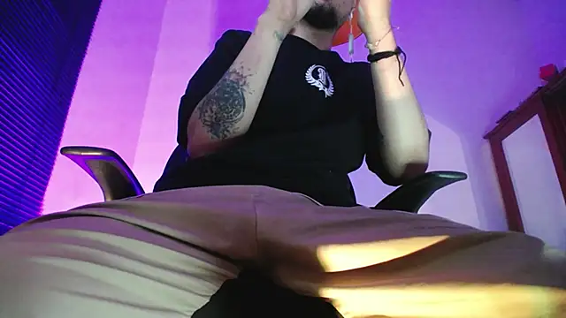 zacwatson  online show from March 11, 2026, 5:46 am