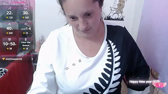 Snapshot of CristialJones_ chatting on January 14, 2025, 7:43 pm CristialJones online show from January 14, 2025, 7:43 pm