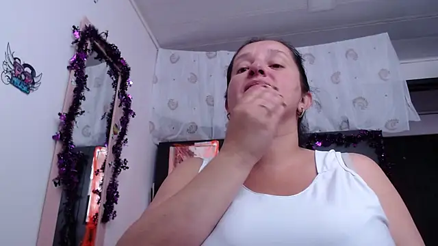 CristialJones  online show from October 20, 2025, 2:17 pm