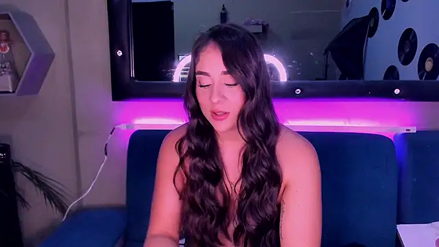 Snapshot of Sussy_Bell01 chatting on December 12, 2024, 2:26 am Sussy Bell01 online show from December 12, 2024, 2:26 am